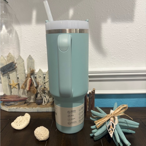 BNWT Seafoam Stanley 40oz Water Bottle - Picture 2 of 7